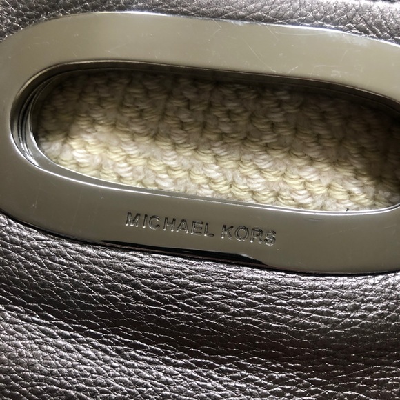 Metallic Clutch - Picture 3 of 3